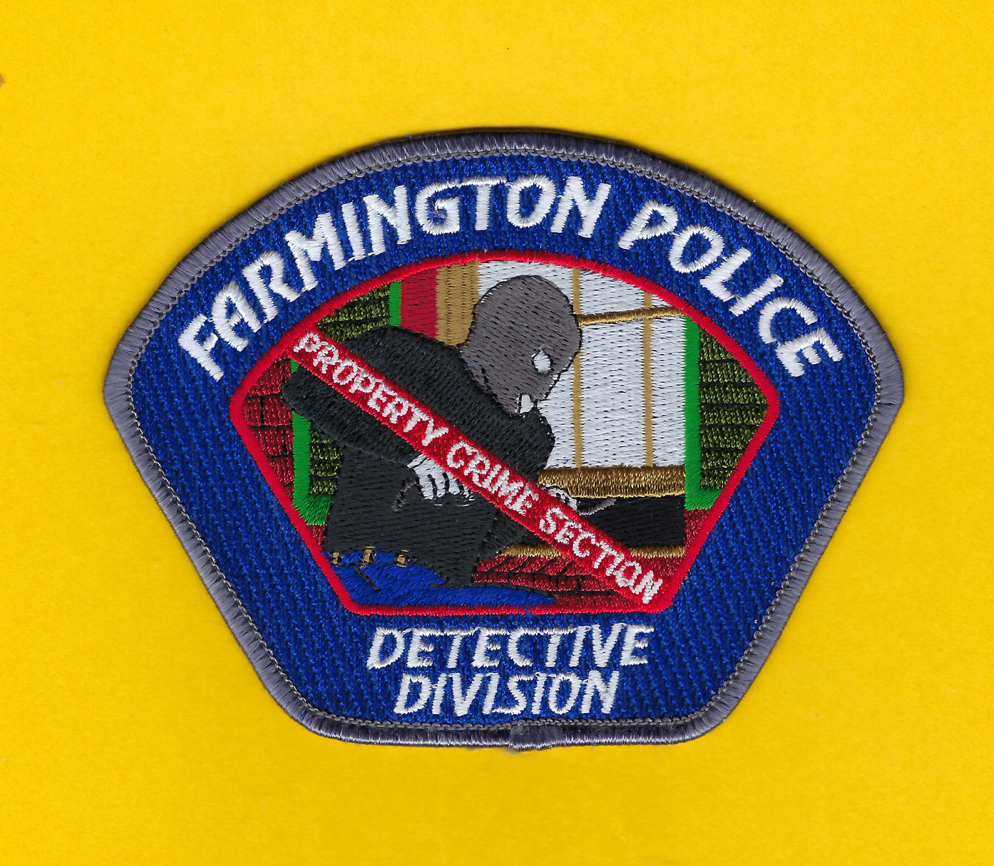 FARMINGTON, NEW MEXICO POLICE DEPARTMENT 4.5 INCH x 3.5 INCH 'DETECTIVE DIVISION' PROPERTY CRIMES SECTION EMBROIDERED PATCH BY HUNTZMAN ENTERPRISES.