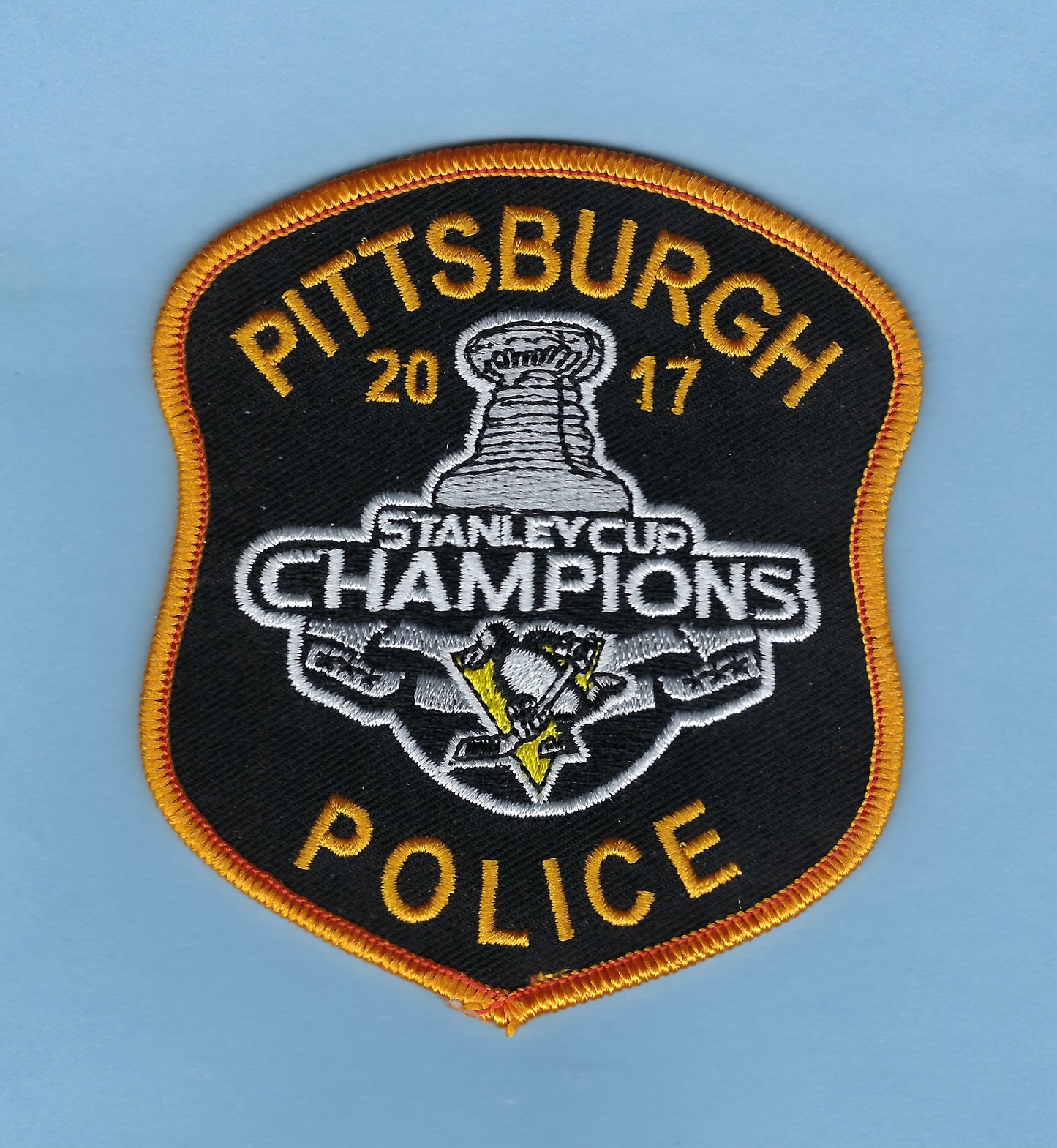 PITTSBURGH, PENNSYLVANIA POLICE DEPARTMENT 'PITTSBURGH PENGUINS' 4-INCH EMBROIDERED TRIBUTE PATCH BY PUBLIC SAFETY COLLECTIBLES.