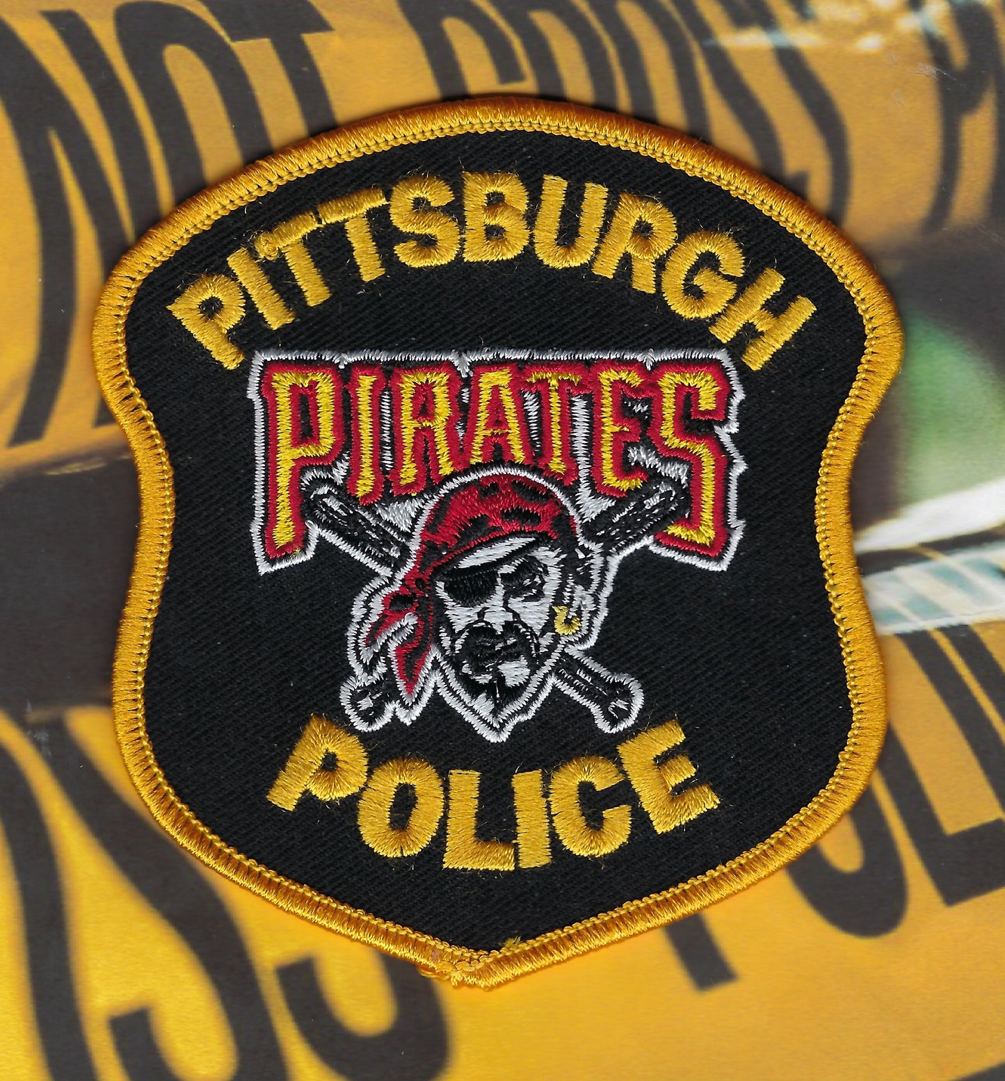 PITTSBURGH, PENNSYLVANIA POLICE DEPT 'PITTSBURGH PIRATES' EMBROIDERED TRIBUTE PATCH BY PUBLIC SAFETY COLLECTIBLES.