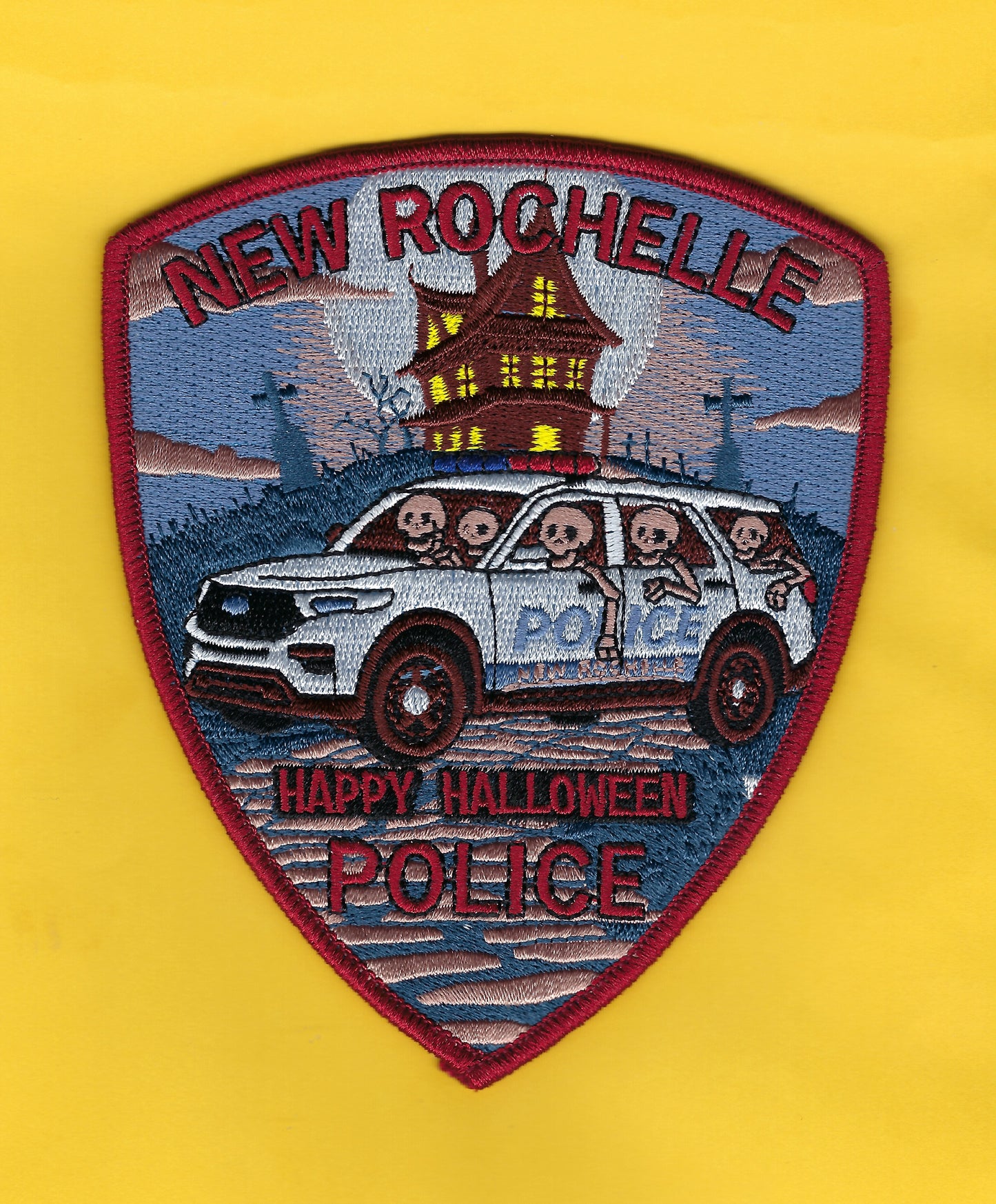NEW ROCHELLE, NEW YORK ( WESTCHESTER COUNTY ) POLICE DEPARTMENT 'HAPPY HALLOWEEN' EMBROIDERED HOLIDAY PATCH.
