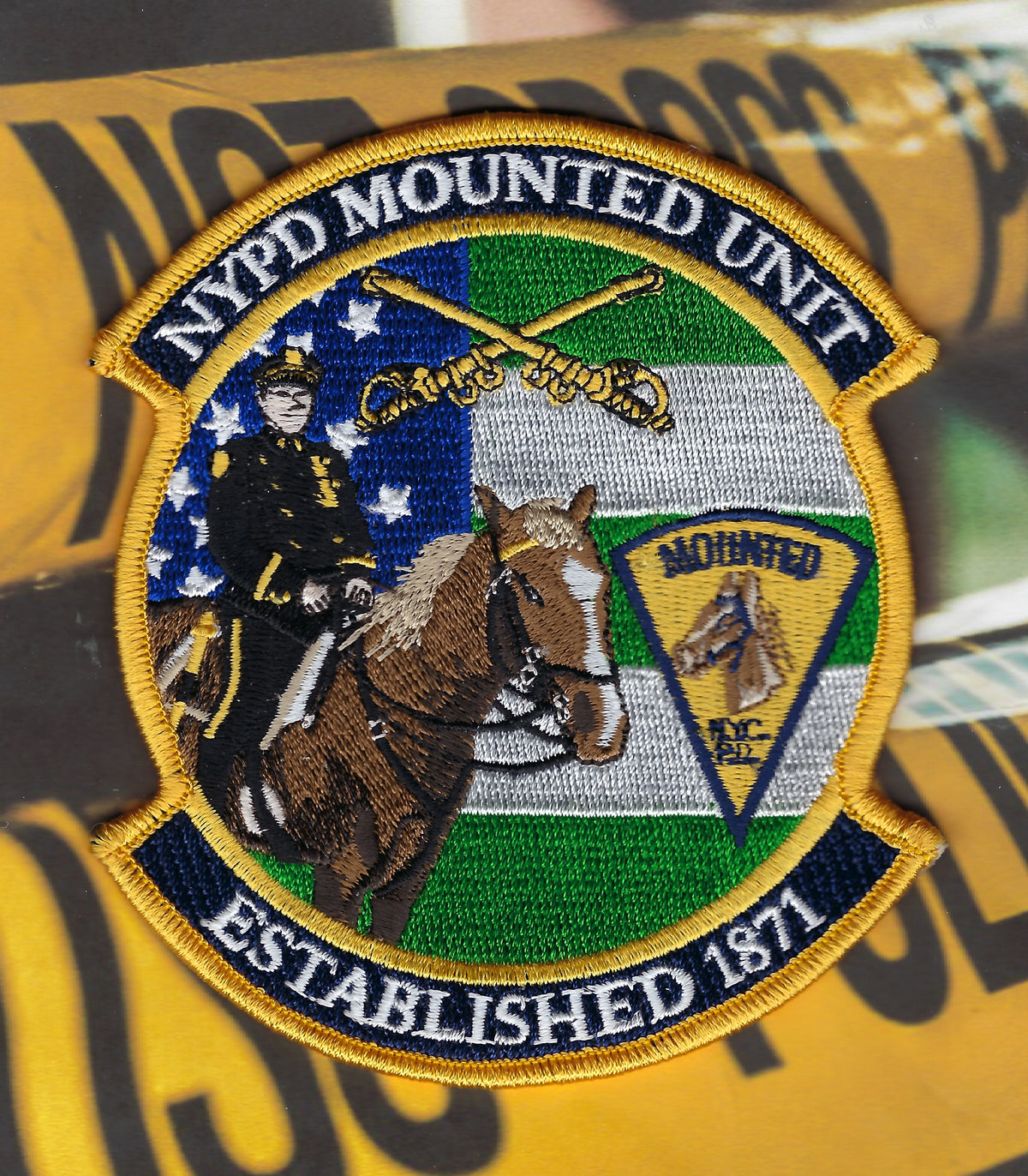 NEW YORK CITY POLICE DEPT (NYPD) 'MOUNTED UNIT' EMBROIDERED TRIBUTE PATCH DESIGNED AND PRODUCED BY HUNTZMAN ENTERPRISES.