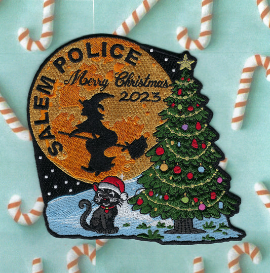 SALEM, MASSACHUSETTS POLICE (DEPARTMENT (WITCH CITY) 4.75 INCH EMBROIDERED CHRISTMAS PATCH SOLD EXCLUSIVELY BY THE WITCH CITY POLICE. 🚓